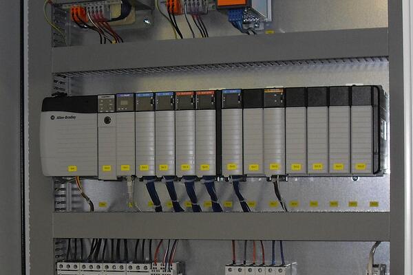 plc (Programmable Logic Controller)